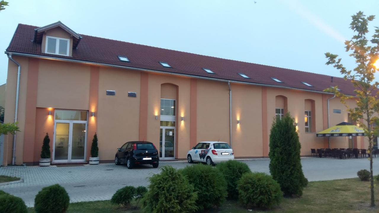 Stari Mlin Hotel Vrsac Exterior foto